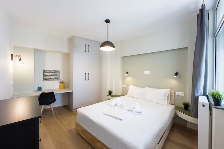 Three Bedroom Stylish Apt next to Acropolis gallery image 2