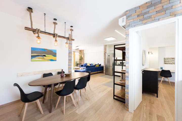 Three Bedroom Stylish Apt next to Acropolis gallery image 3