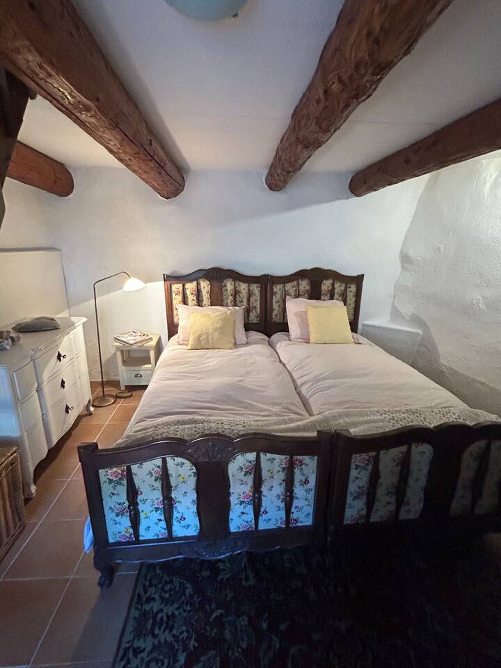 Schlafzimmer 1