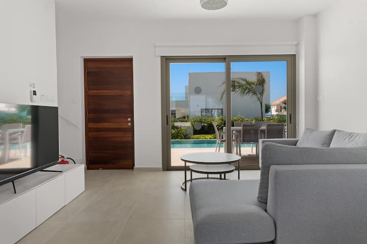 Serenity Waves Villa 26 - Ларнака