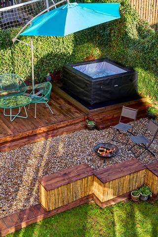 Garden Fire Pit + Event Space, Hot Tub, Sleeps 12