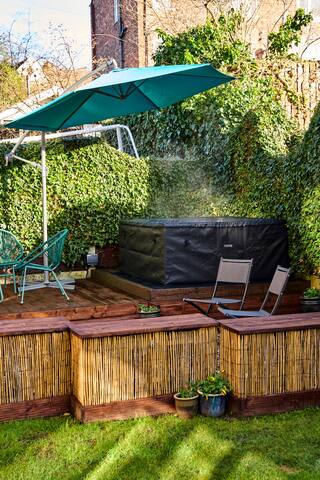 Garden Fire Pit + Event Space, Hot Tub, Sleeps 12 gallery image 5