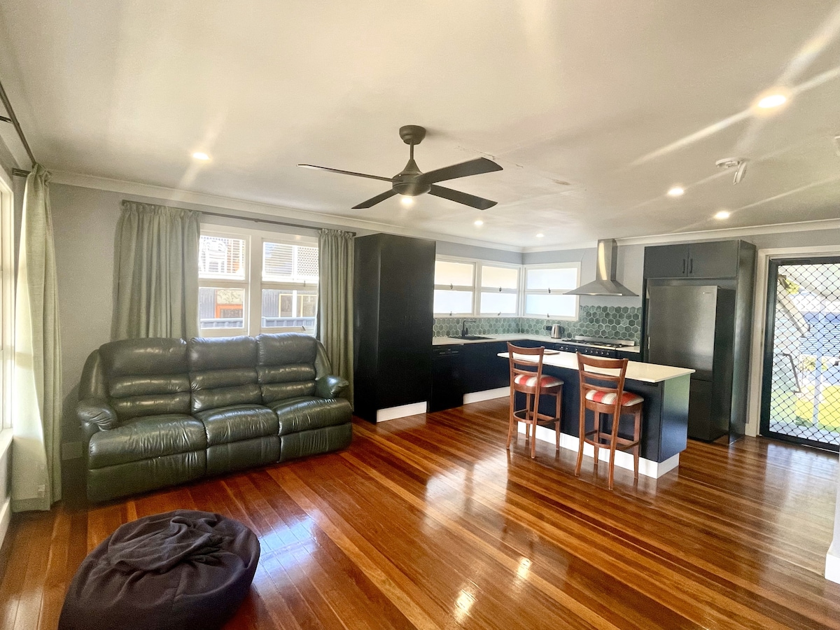 Top performing Airbnb: The Perfect Pinot Pairing in Woodgate