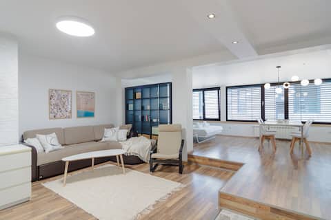 Lovely apt for 6 people/ Central rail/bus station