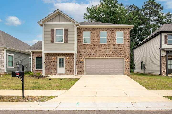Spacious New Five Bedroom Home In Cullman - Cullman, AL