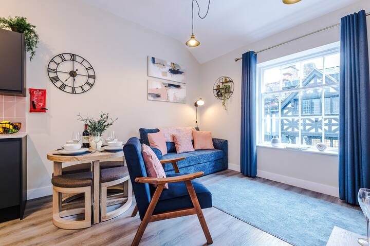 New! Modern 1-bed Flat, Great Location, Sleeps 4! - Chester, UK