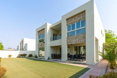NEW Luxury 5B Villa private Garden in RAK