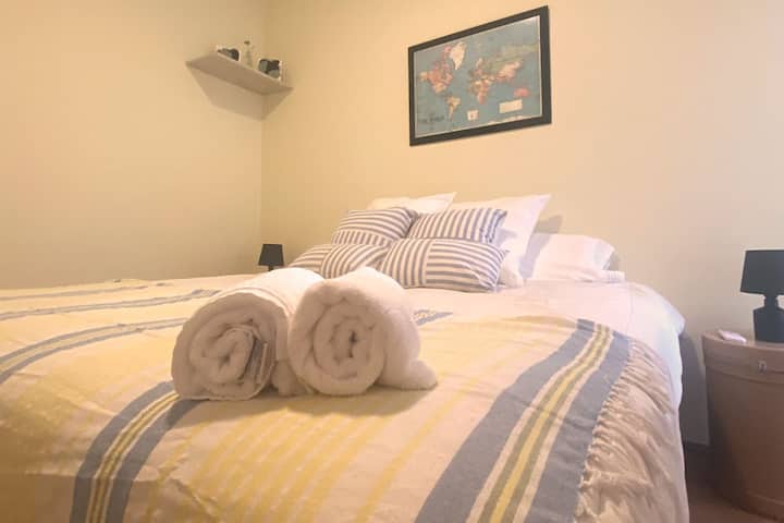 ניתן להרכיב מיטה זוגית או 2 מיטות יחיד.