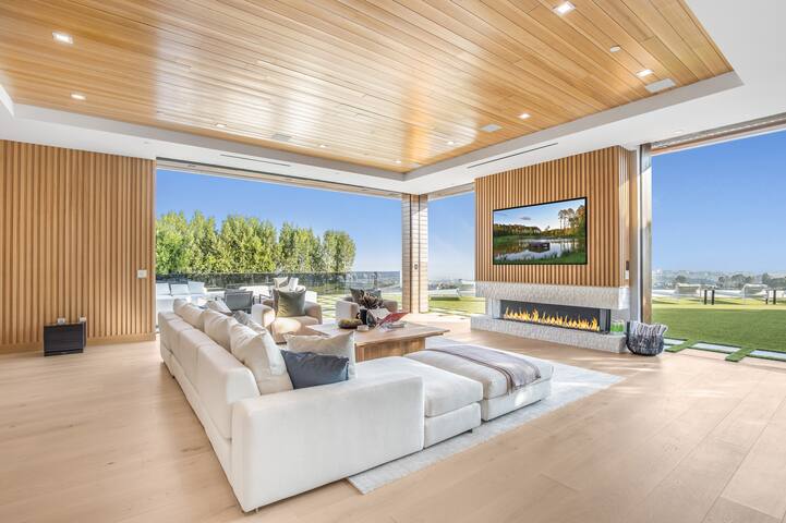 Opulent Bel-Air Paradise Perfect for Elegant Stays