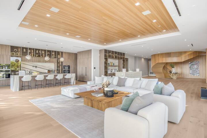 Opulent Bel-Air Paradise Perfect for Elegant Stays gallery image 4