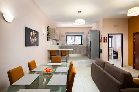 Modern Stylish 2BR Apartment With Large Backyard