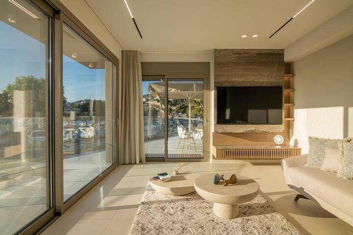 Beachfront Villa Dedicated Beach space – Breakfast gallery image 4