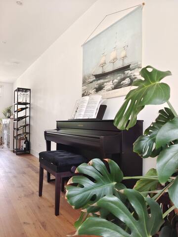 Spacious Penthouse w/Private Rooftop, Calm Central gallery image 3