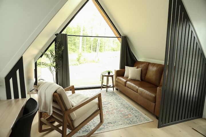 Modern Tiny Home /With Hot Tub - Pennsylvania