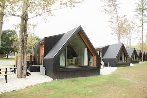 Modern Tiny Home /With Hot Tub