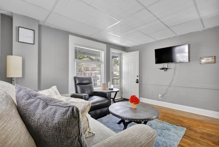 1 Bedroom Duplex, In Lansing - East Lansing, MI
