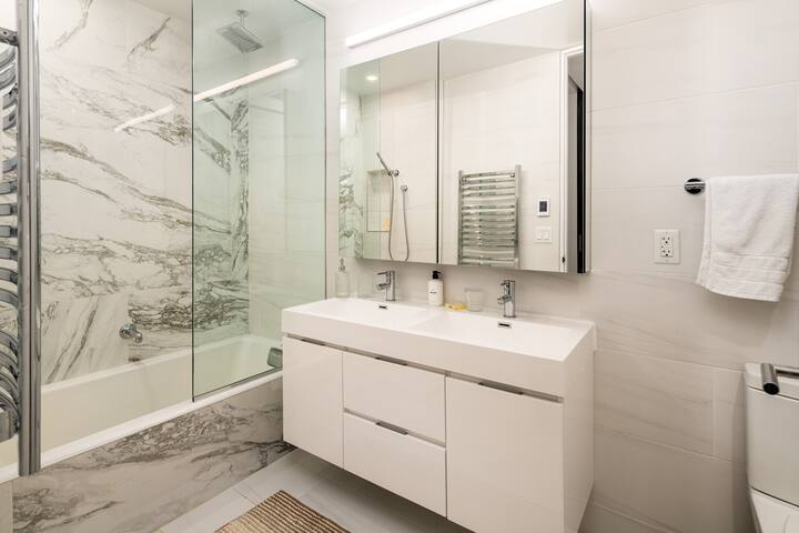 *Special Offer* Luxury Full Floor Chelsea 2BD W/D gallery image 5