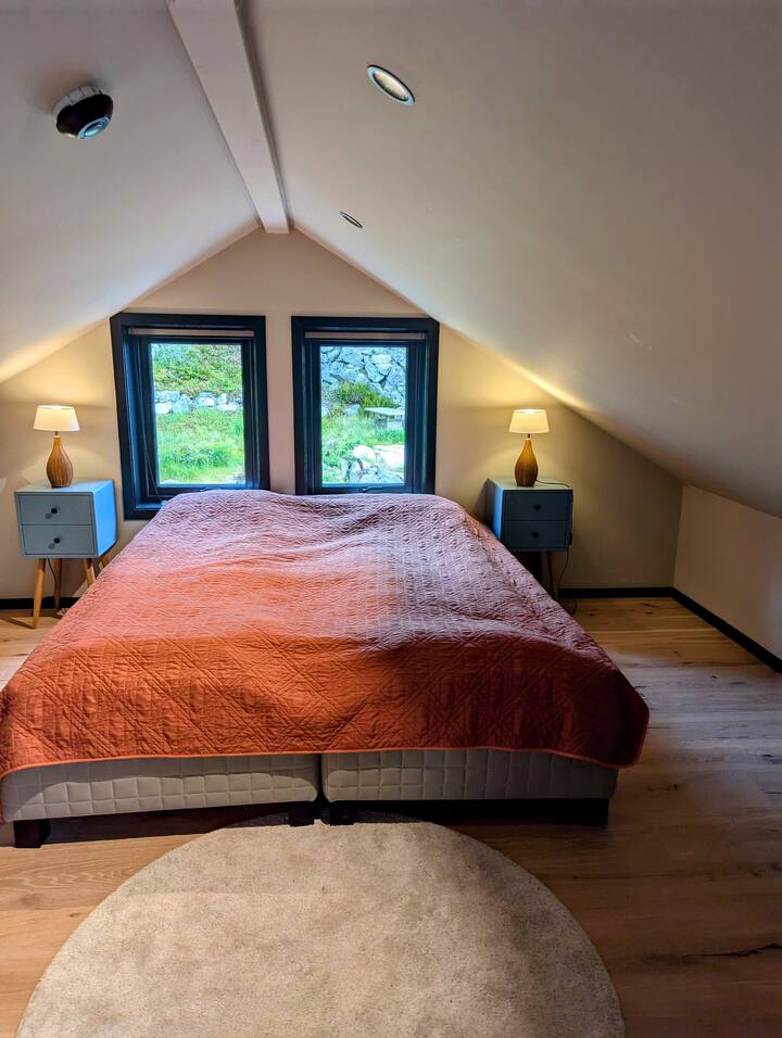 מיטה זוגית שניתן להציע לשתי מיטות יחיד 