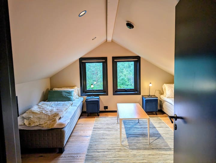 2 מיטות יחיד שניתן להפוך למיטה זוגית 