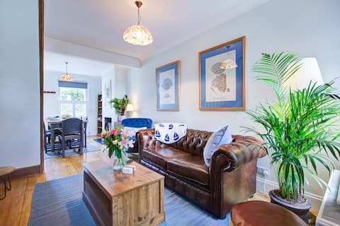 Stunning Cottage in the Heart of Old Leigh