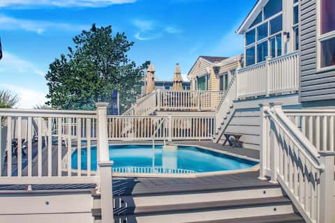 Stylish 3-Bedroom Haven with Private Swimming Pool