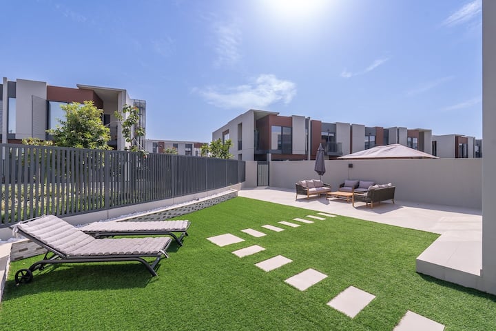 Big Garden, Close To Pool And Playground - Dubai