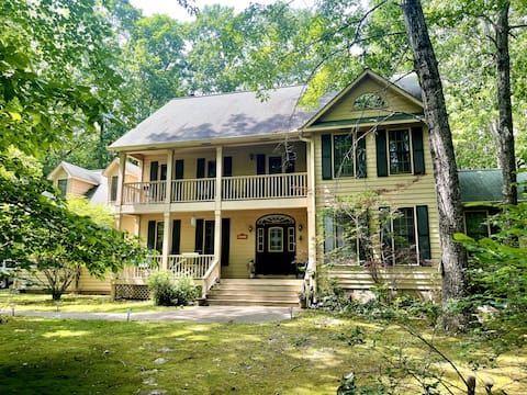 Ideal home for small groups, convenient to Sewanee