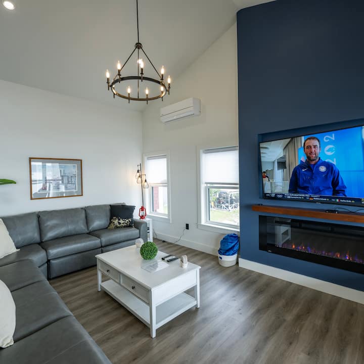 Luxury 1br Suite, Ocean Front Balcony, Downtown - Saint-Andrews