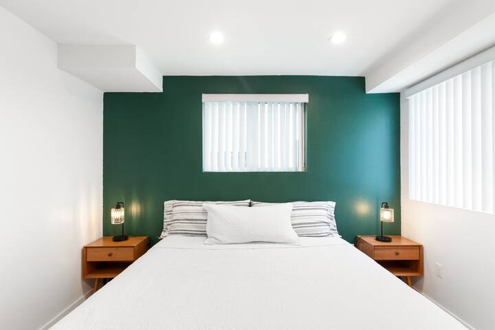 Huge & Comfy LA Family Home gallery image 5