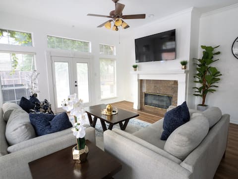 Home Sleeps 14 | Pool & Jacuzzi | Alfresco Dining
