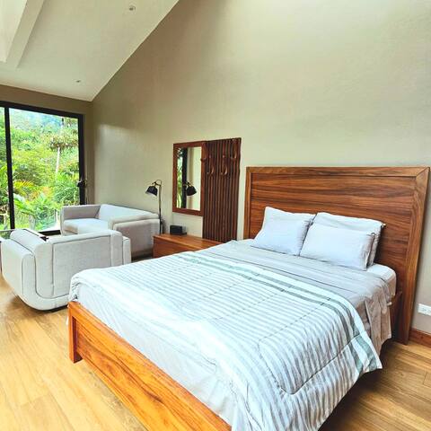 Casa Pitahaya in Turrialba, surrounded by nature