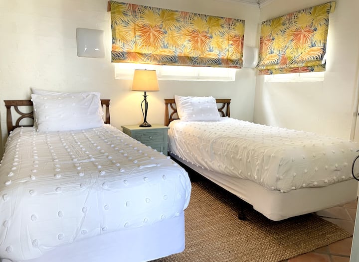 Საძინებელი 2 - ჰყავს 2 ტყუპი 