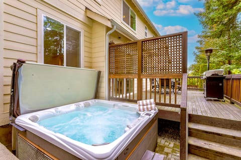 Luxury Pet-Friendly 4BR w/Hot Tub & Game Room