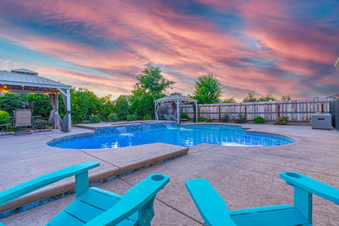 5bd 3ba Pool&Hot Tub House w/dedicated workspace