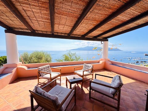 Beautiful Villa "Casa Rosada" a stone's throw from the sea