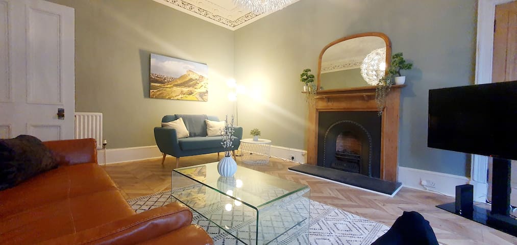 Luxury 4 Bedroom flat near Edinburgh University