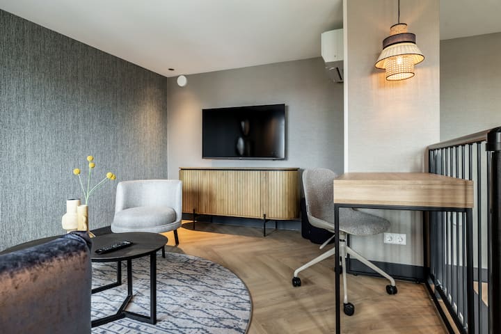 Bizstay Delft 2b - One Bedroom Deluxe - Delft