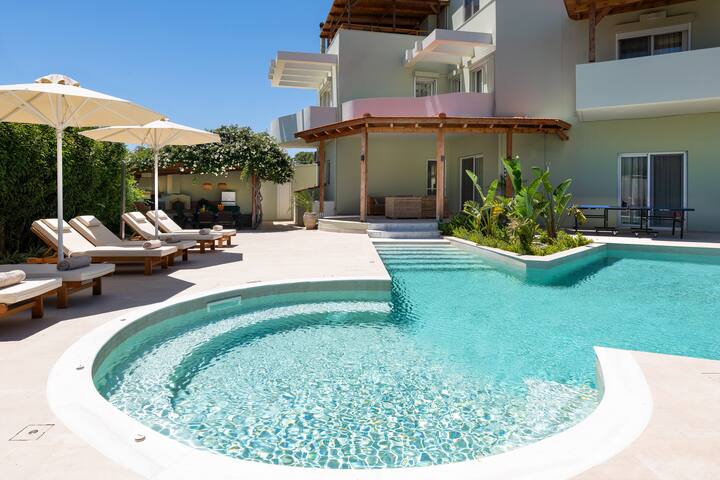 Excelencia New Villa with Artistic Pool gallery image 5