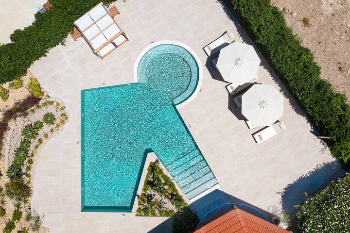 Excelencia New Villa with Artistic Pool gallery image 4