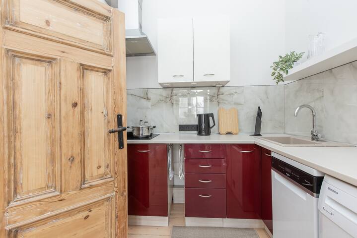 5 bedrooms 2 Apartments different floors gallery image 5