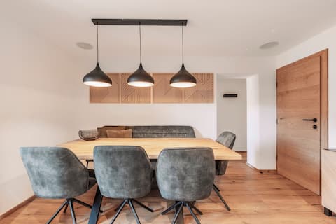 Erfolgreiche Airbnb-Immobilie: Stylish hideaway in the Alps with mountain views in Seefeld In Tirol