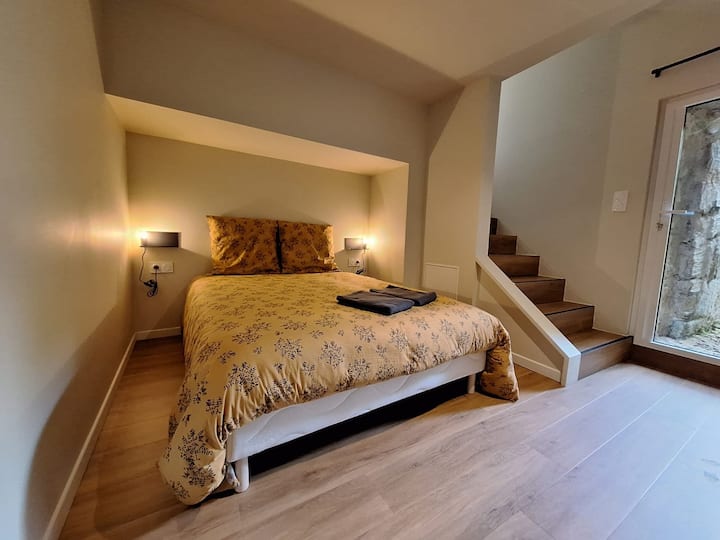 спална соба 3 на нивото на градината (скали за спуштање)