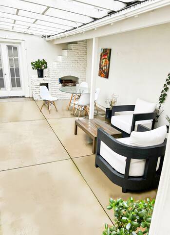 Elegant 4-Bedroom with Courtyard – WIL- BEV gallery image 4