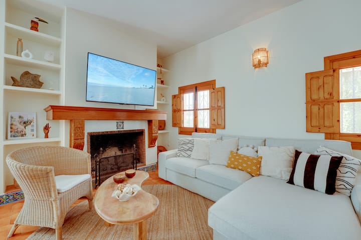 Villa La Caleta: Private Heated Pool, Garden, Bbq. - Islantilla