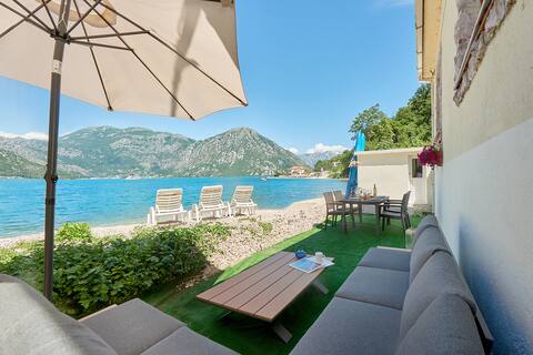 Lovely Beach House with Own Beach & SUP for Guests