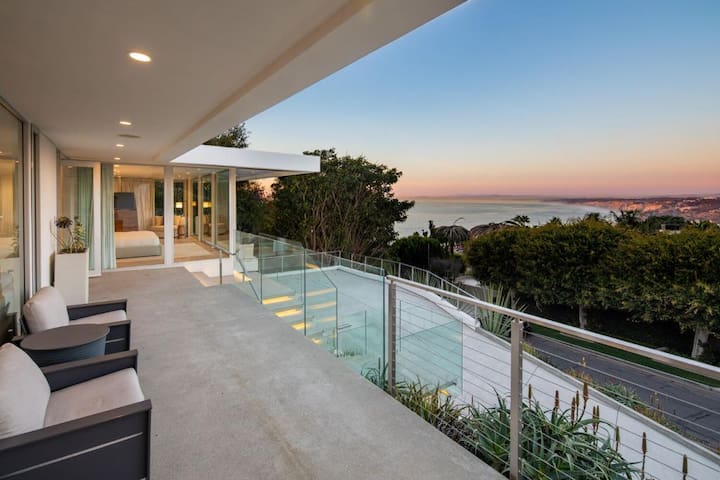 La Jolla Hills | Views | Dual Master | Hot Tub