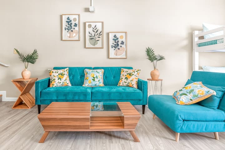 3BR Townhome condo-Parking-W/D-Huge Patio-Pool&Spa