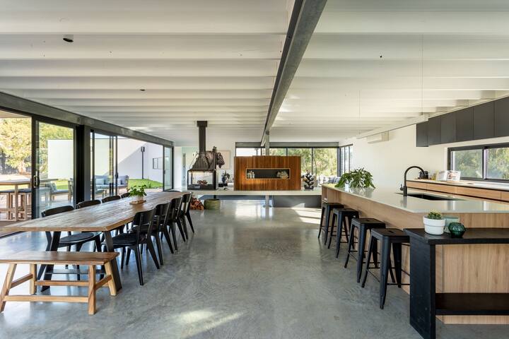 The Tempest I Private Properties gallery image 4