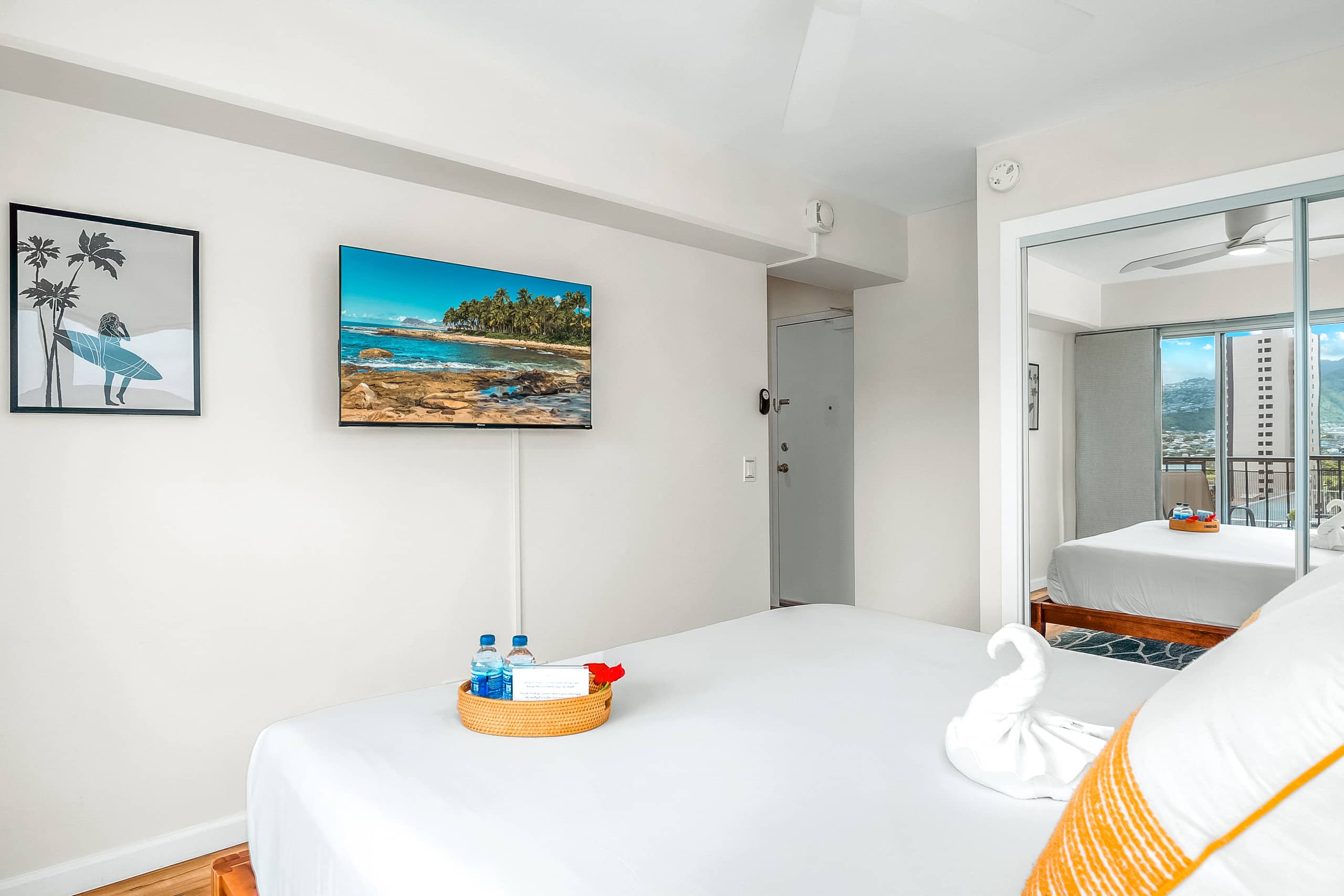 Condo in Honolulu · ★4.83 · 2 bedrooms · 3 beds · 2 private baths - Image 32