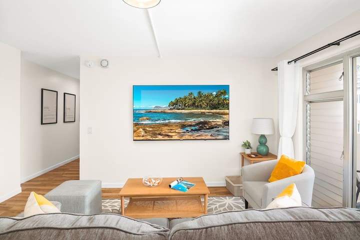 2BR/2BA Close to Waikiki Beach w/ Free Parking!